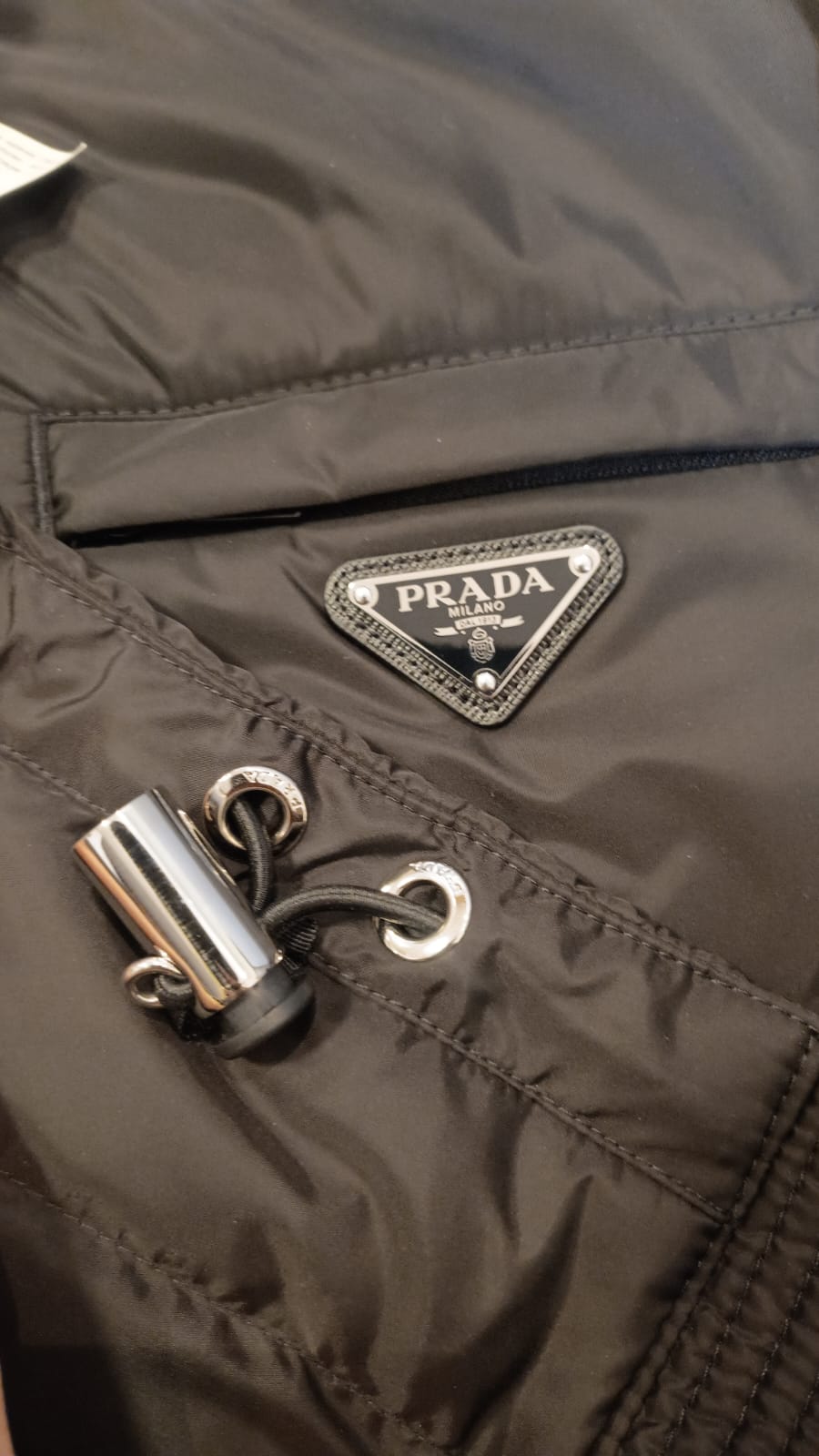 Jaqueta Acolchoada Prada Re-Nylon – Nova com Etiqueta