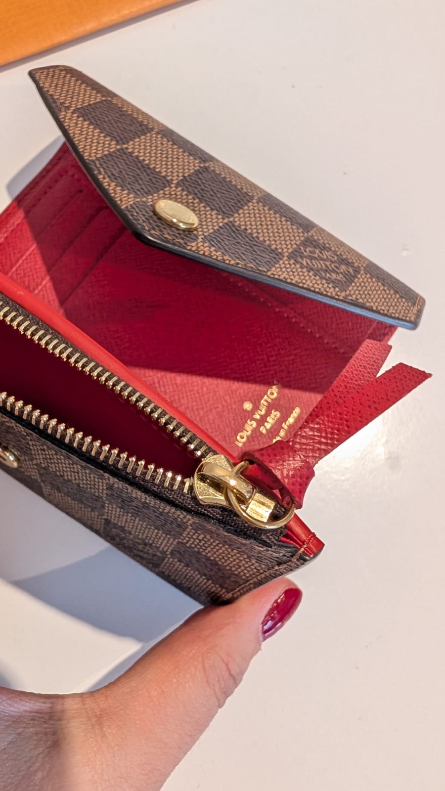 Carteira Louis Vuitton Victorine Damier Ebène