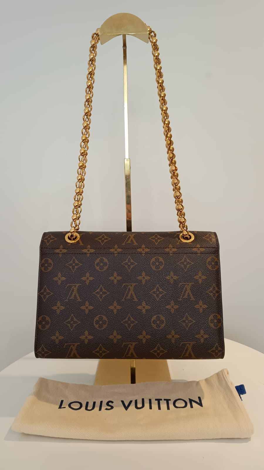 Bolsa Louis Vuitton Victorine Monograma e couro vermelho