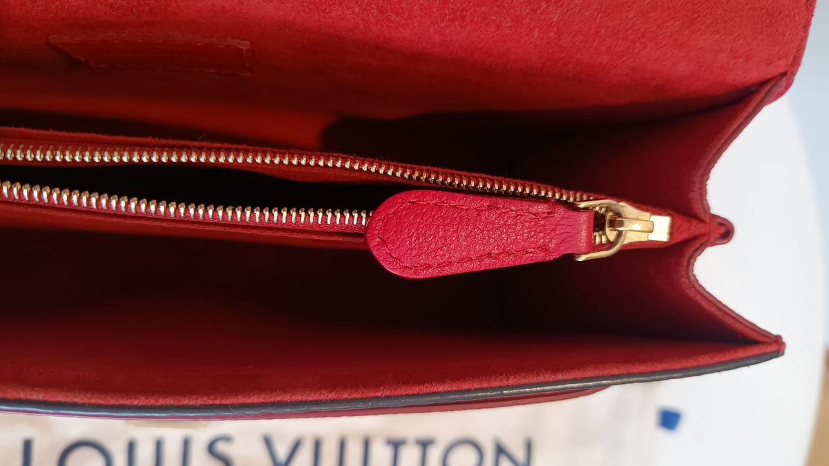 Bolsa Louis Vuitton Victorine Monograma e couro vermelho