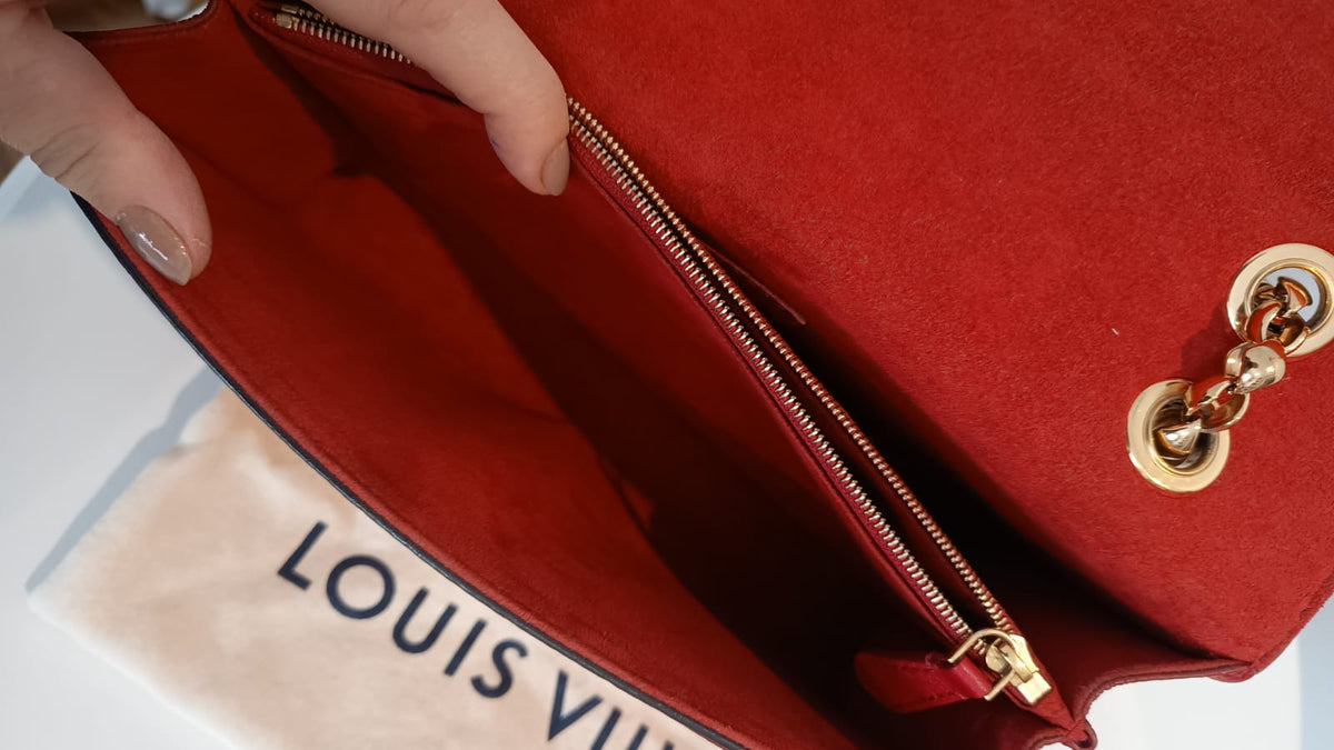 Bolsa Louis Vuitton Victorine Monograma e couro vermelho