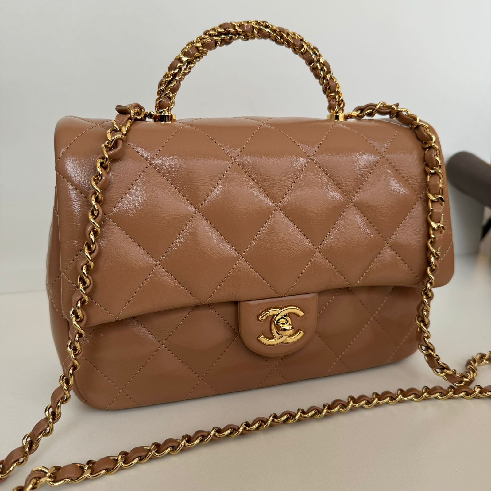 Bolsa Chanel Top Handle camelo