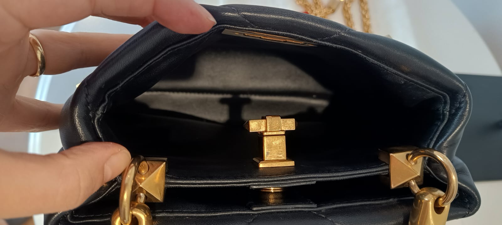 Bolsa Valetino Roman Stud Top Handle Small