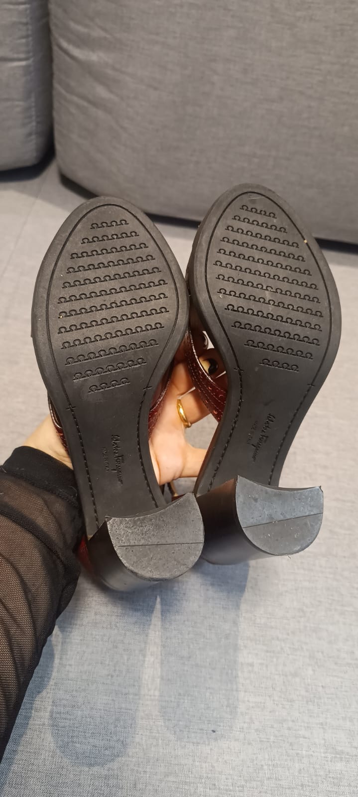 Sandália Salvatore Ferragamo Naula em couro bordô