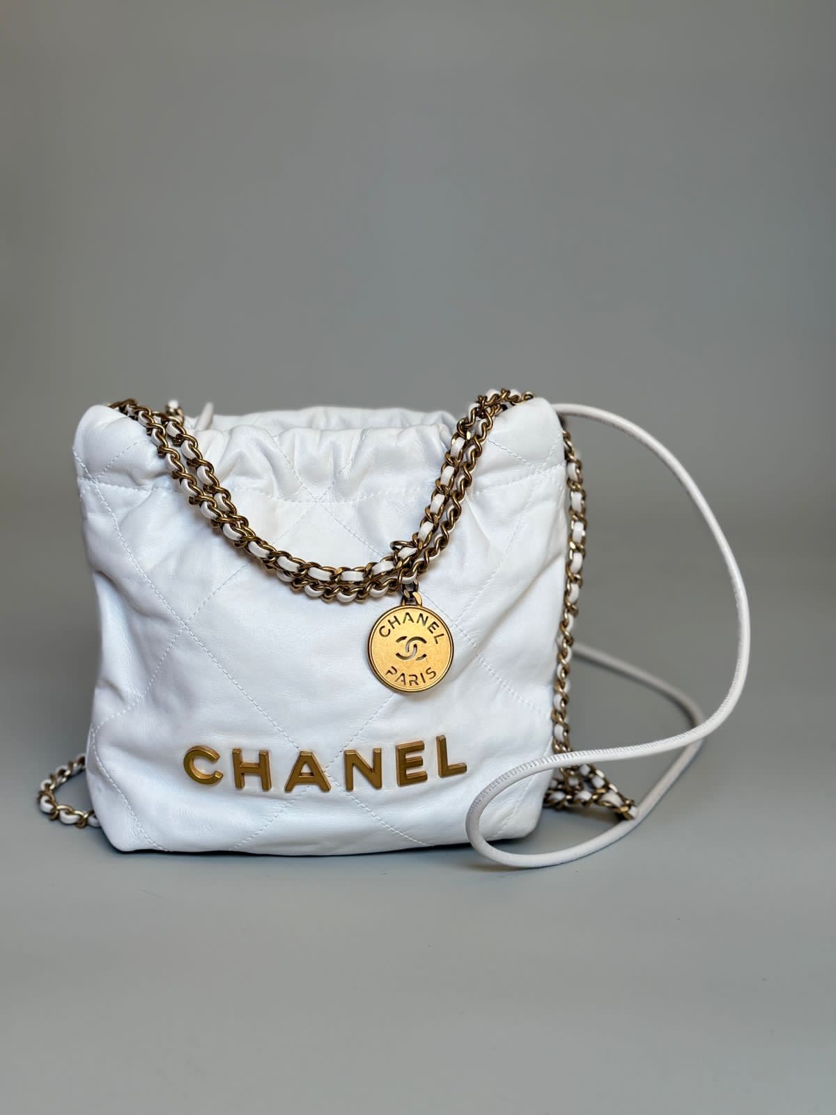 Bolsa Chanel 22 Mini Branca