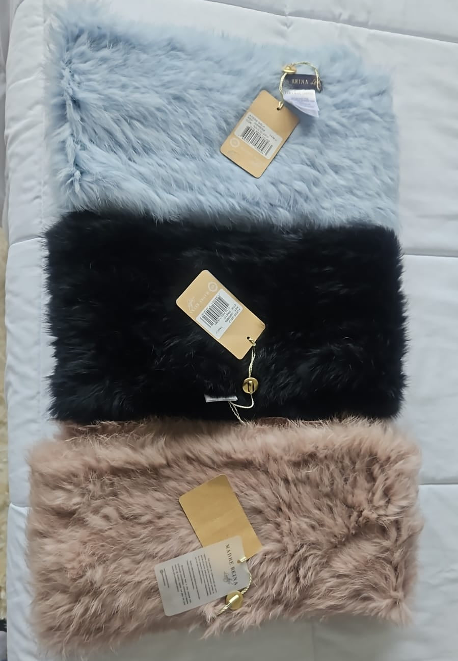 Gola Madre Reina em pele de coelho azul claro