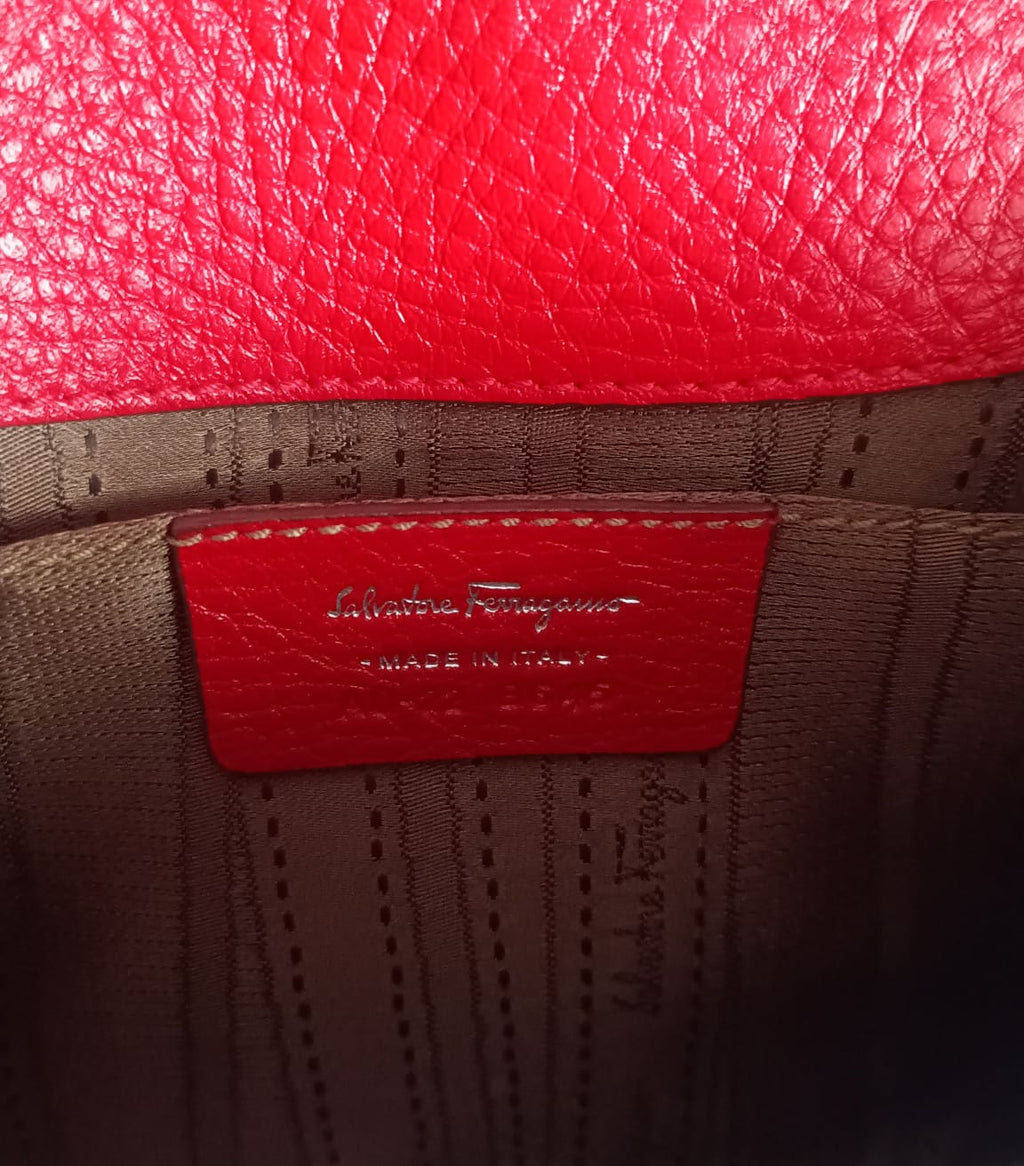 Bolsa Salvatore Ferragamo Gancini — Couro Vermelho
