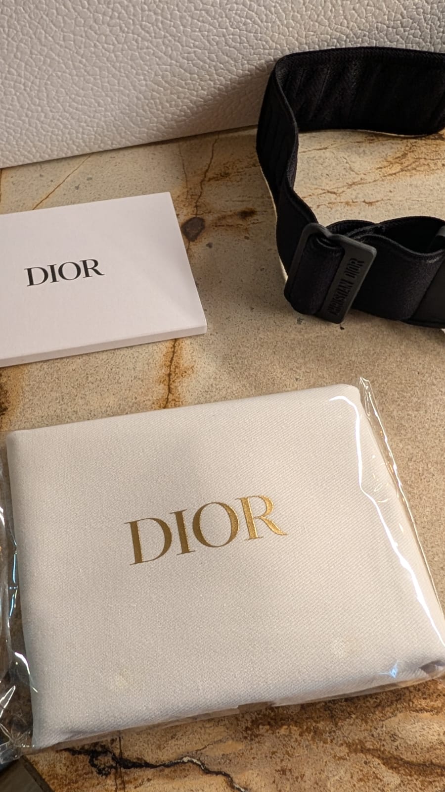 Viseira Christian Dior Paris,  Elegância, Proteção e Exclusividade