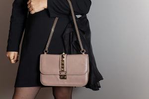 Bolsa Valentino Garavani Glam Lock nude, média