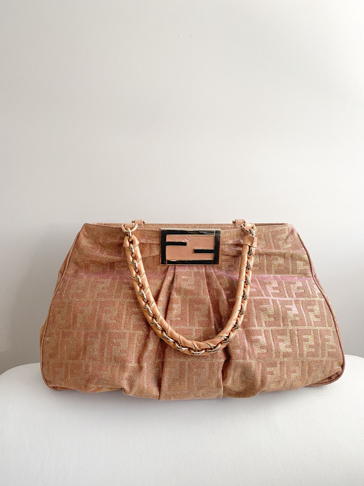 Bolsa Fendi Zucca Tote Holográfica - LUXO INTELIGENTE