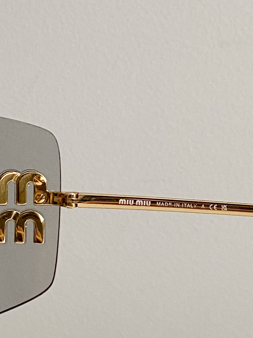 Óculos de sol Miu Miu Runway - LUXO INTELIGENTE