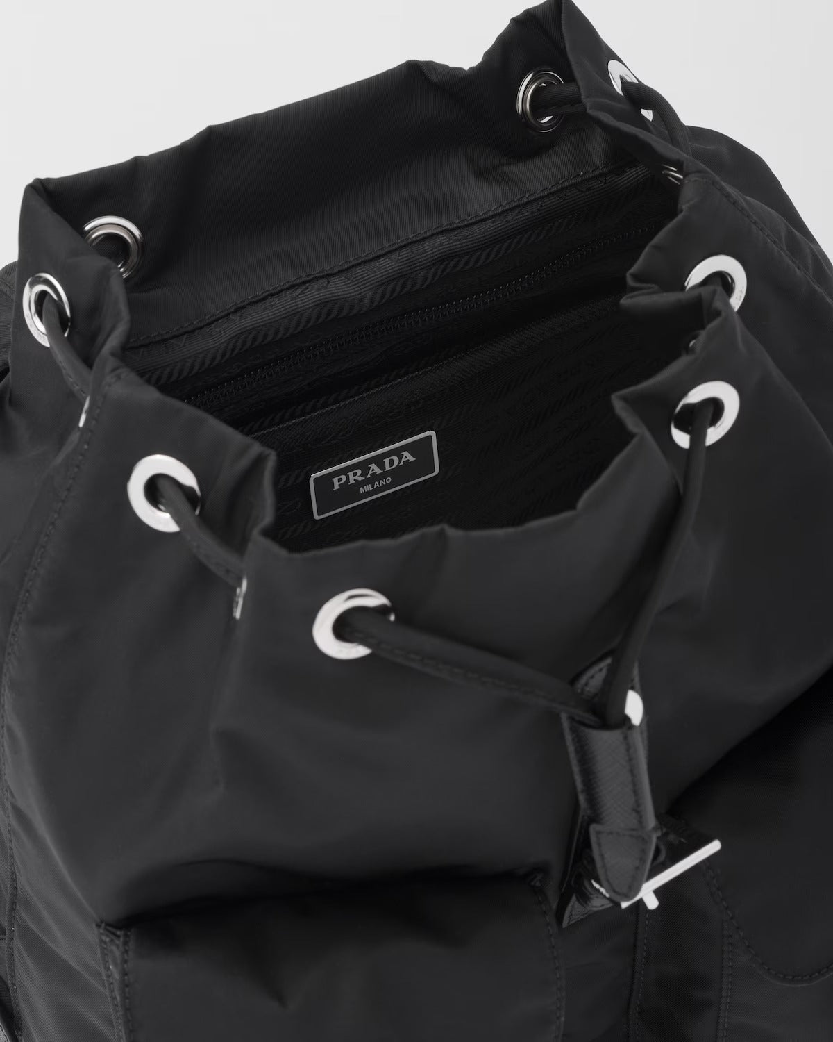 Mochila Prada Re-Nylon - LUXO INTELIGENTE
