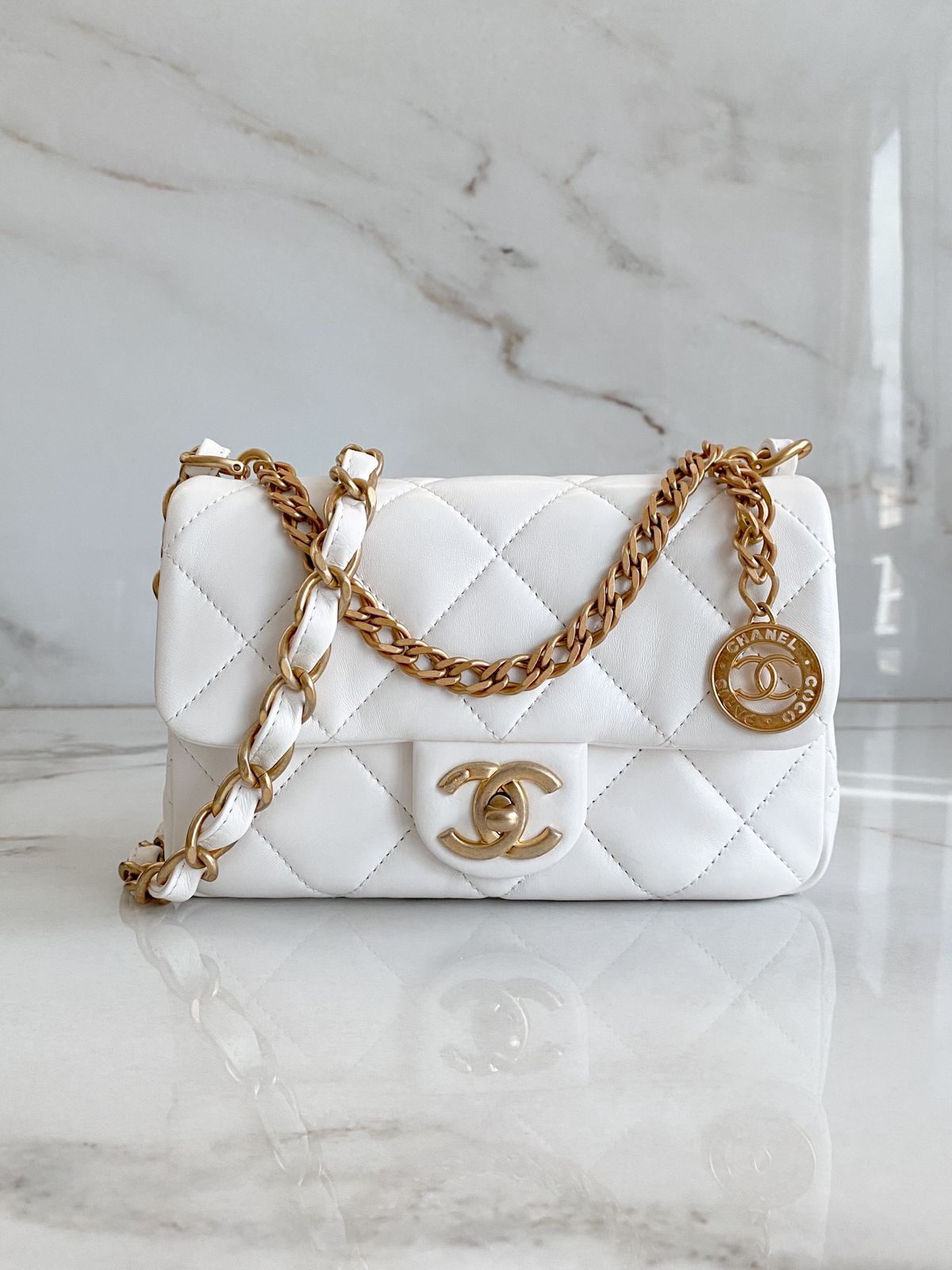 Mini Flap & Metal Dourado - LUXO INTELIGENTE