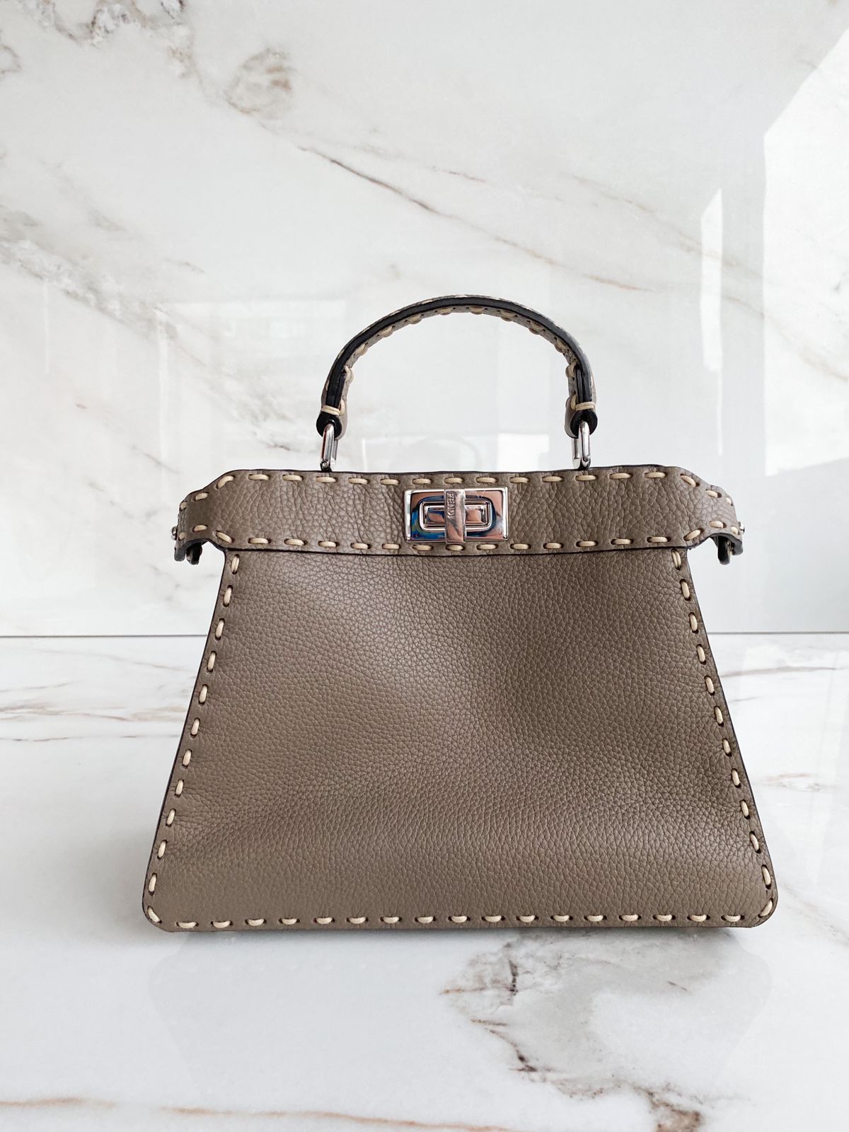 Peekaboo Selleria - LUXO INTELIGENTE