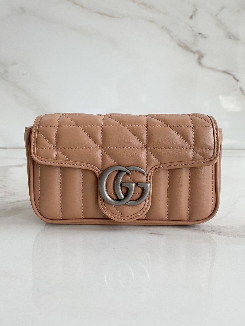 Bolsa Gucci GG Super Mini Marmont - LUXO INTELIGENTE