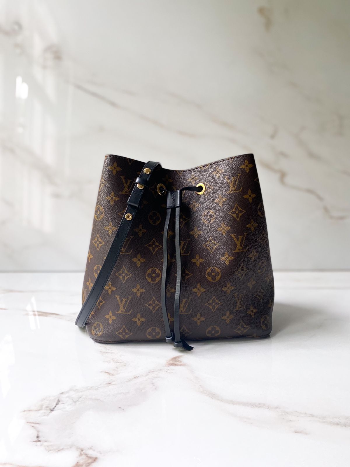 Bolsa Louis Vuitton NéoNoé MM - LUXO INTELIGENTE