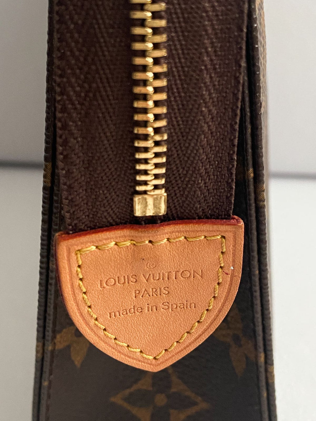 Clutch Louis Vuitton Toiletry Pouch - LUXO INTELIGENTE