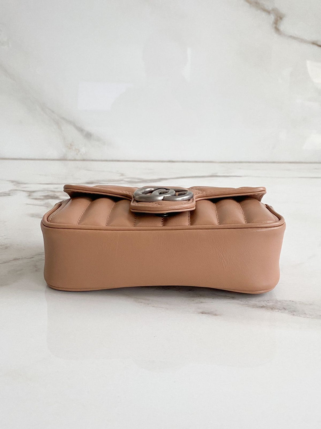 Bolsa Gucci GG Super Mini Marmont - LUXO INTELIGENTE