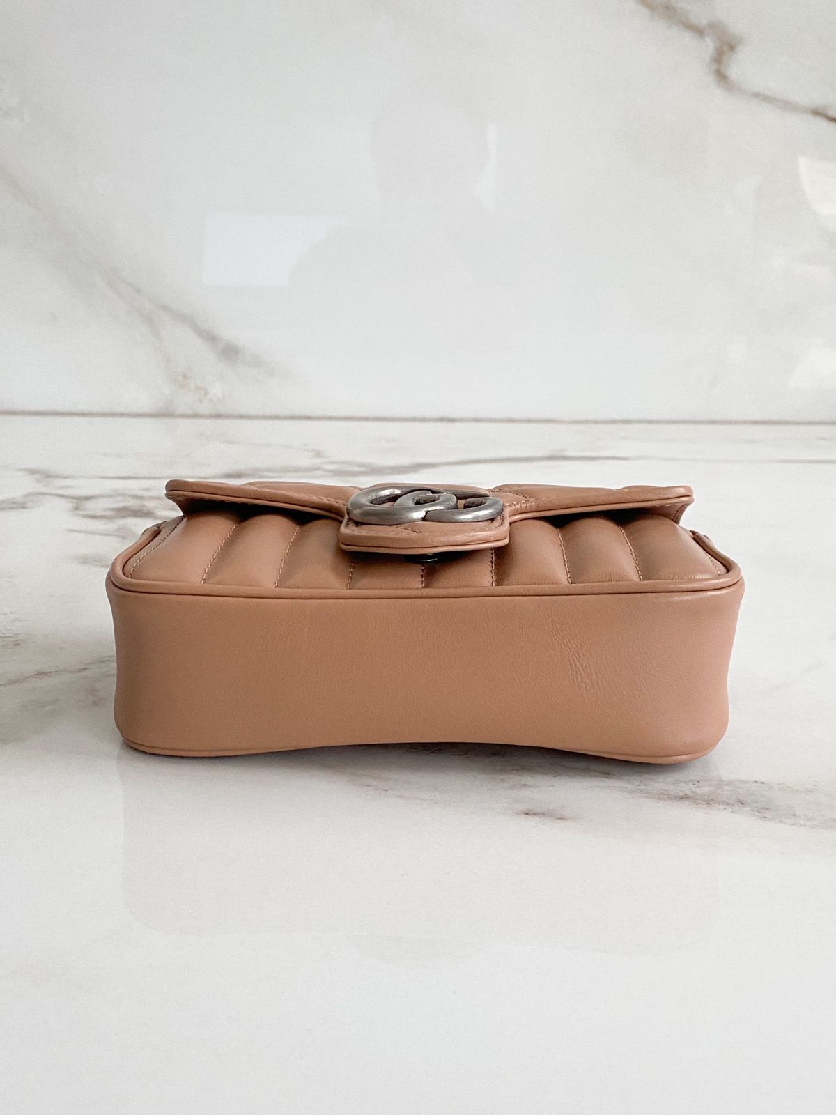 Bolsa Gucci GG Super Mini Marmont - LUXO INTELIGENTE