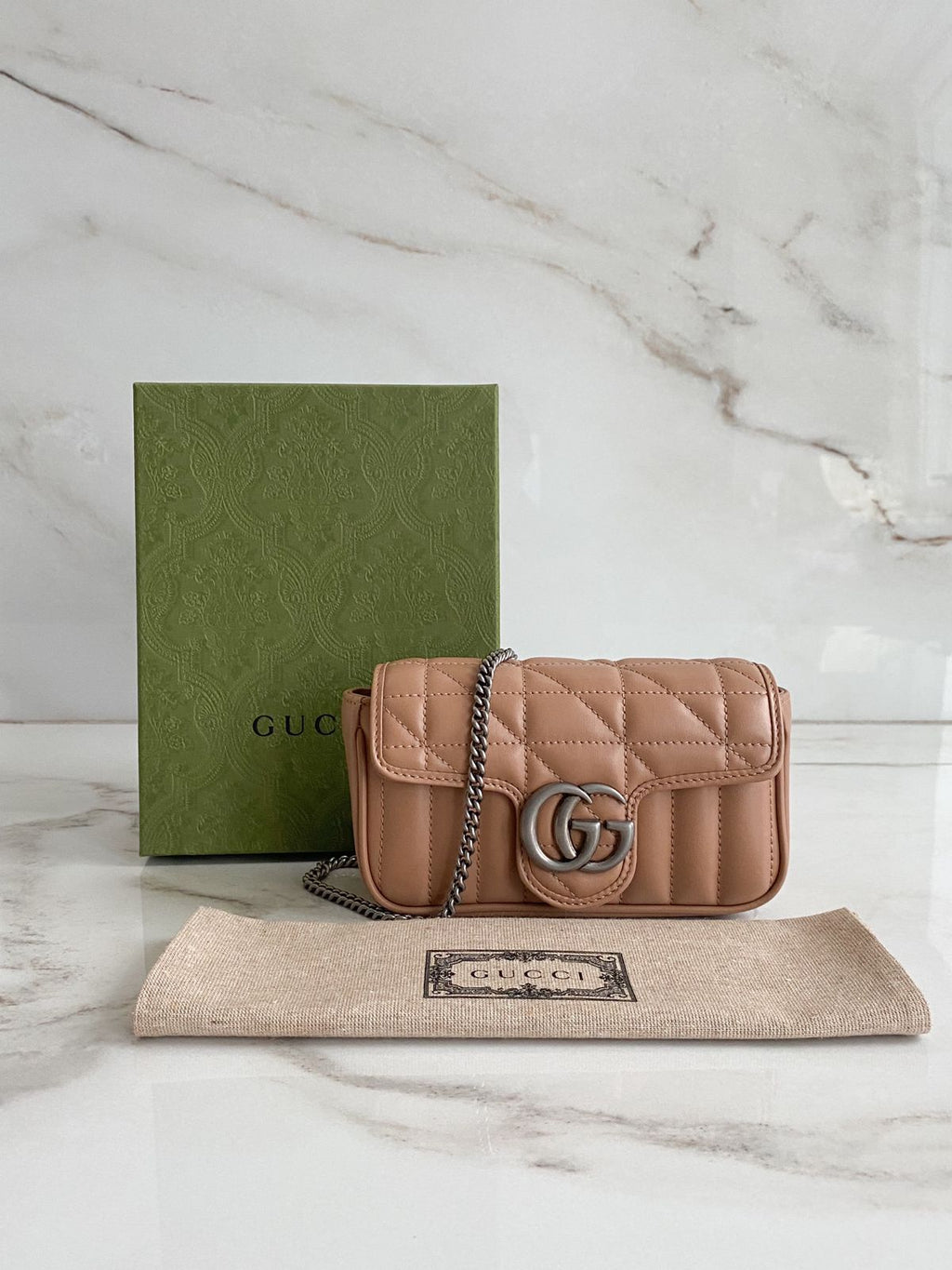 Bolsa Gucci GG Super Mini Marmont - LUXO INTELIGENTE