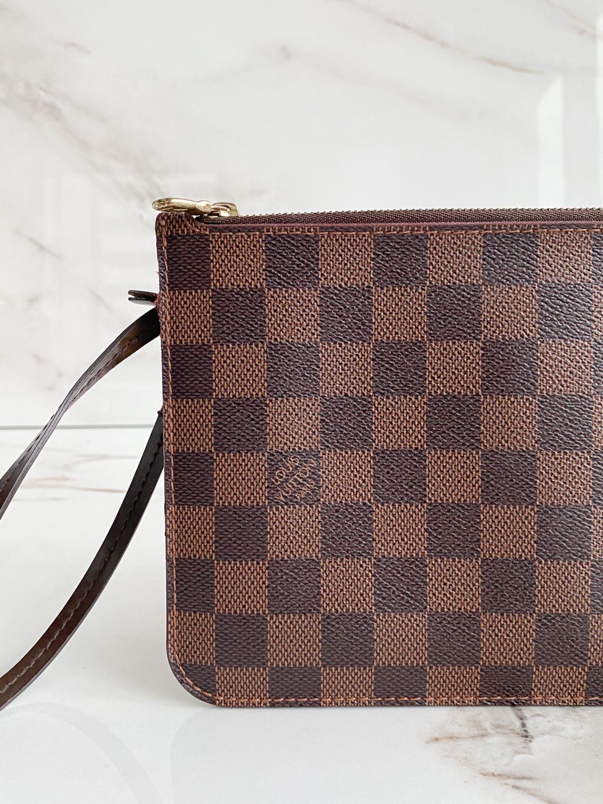 Clutch Louis Vuitton Neverfull - LUXO INTELIGENTE