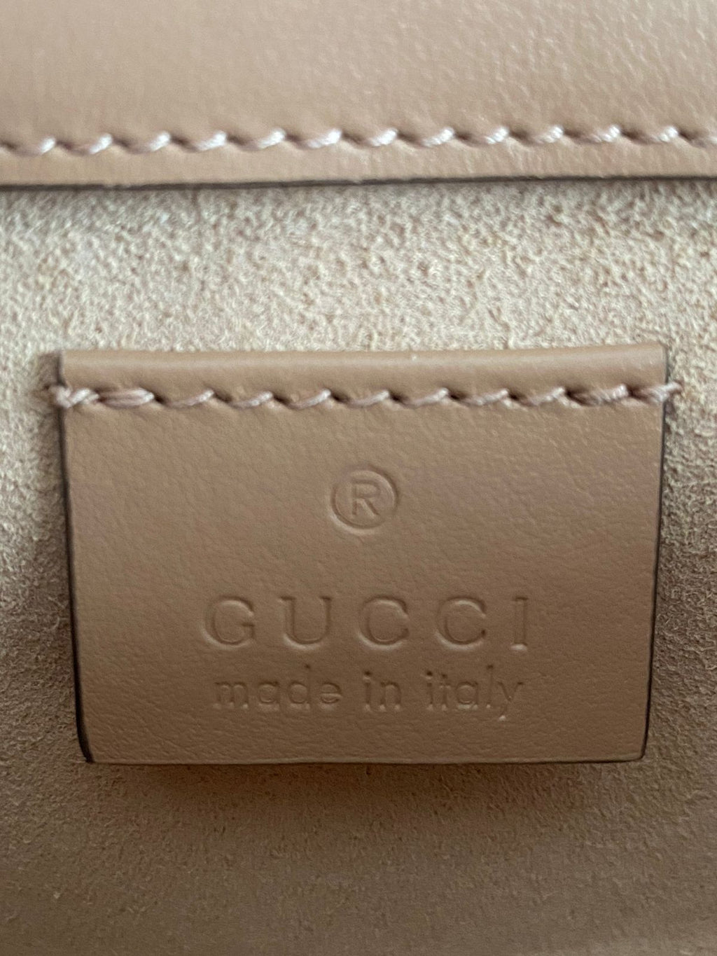 Bolsa Gucci GG Super Mini Marmont - LUXO INTELIGENTE