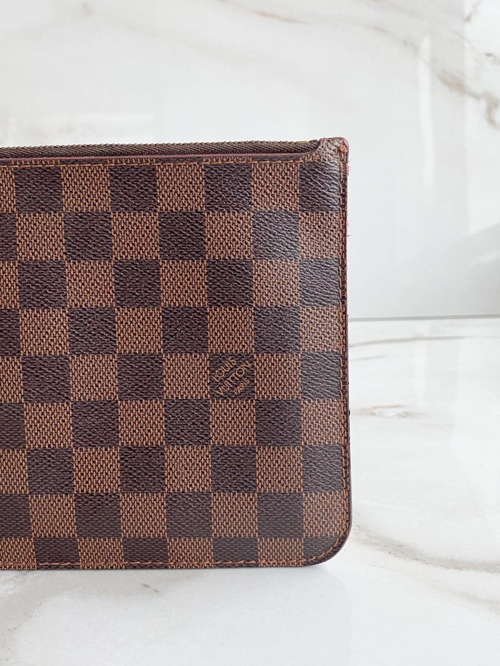 Clutch Louis Vuitton Neverfull - LUXO INTELIGENTE