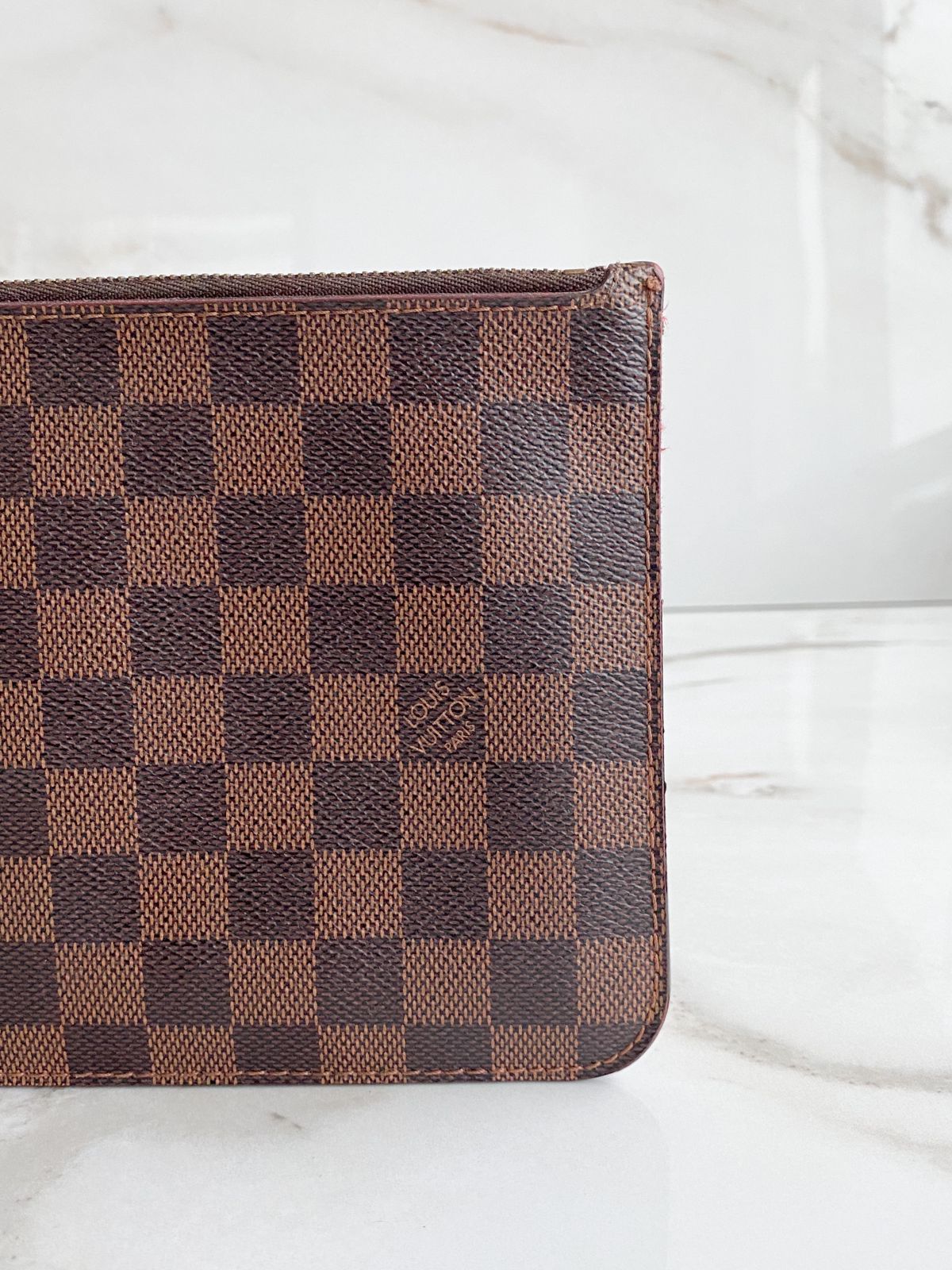 Clutch Louis Vuitton Neverfull - LUXO INTELIGENTE