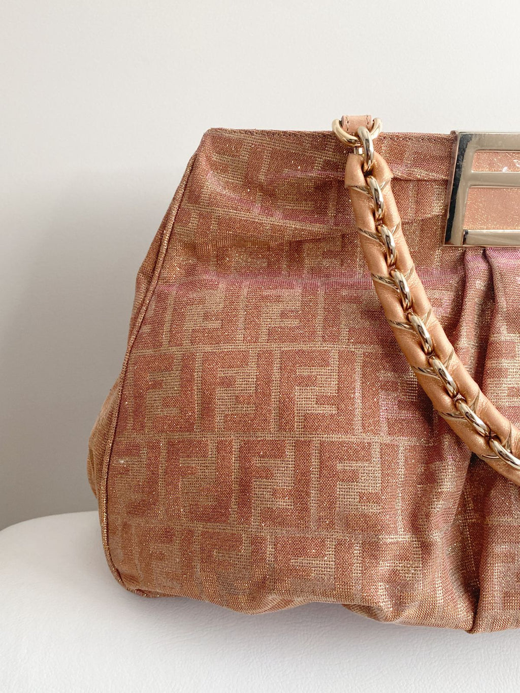 Bolsa Fendi Zucca Tote Holográfica - LUXO INTELIGENTE