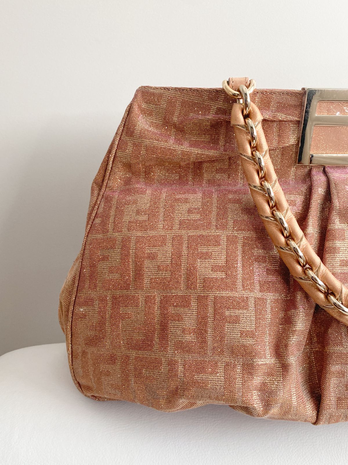 Bolsa Fendi Zucca Tote Holográfica - LUXO INTELIGENTE