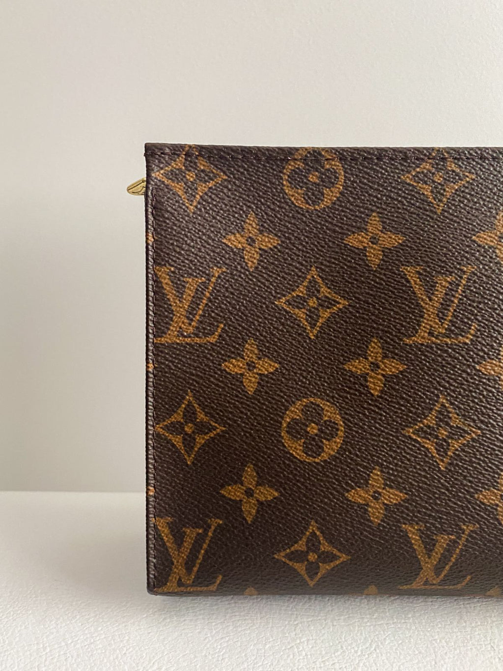 Clutch Louis Vuitton Toiletry Pouch - LUXO INTELIGENTE