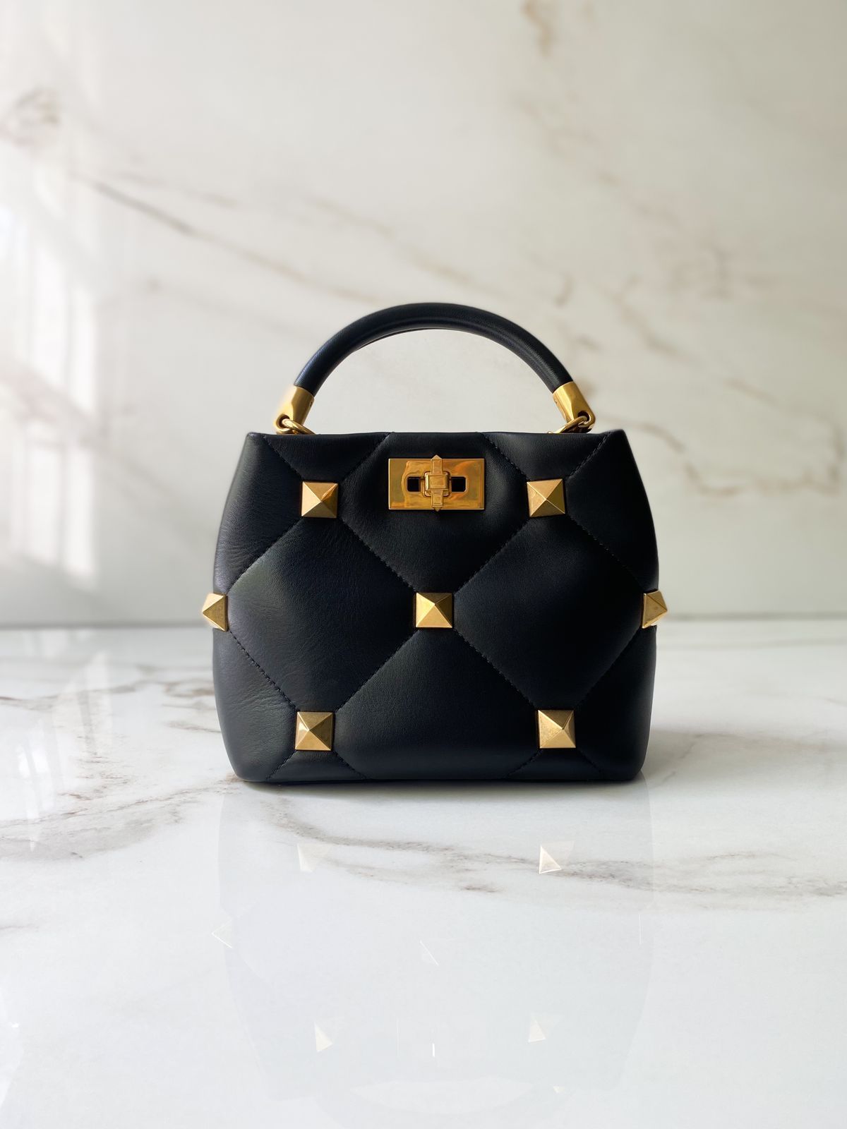 Roman Stud - LUXO INTELIGENTE